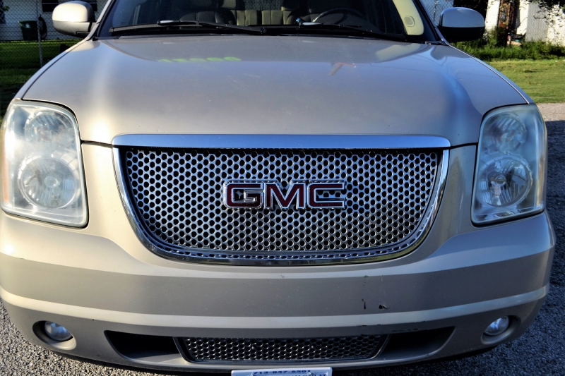 concession-HYERES-min_gmc-yukon-truck-grill-2828425